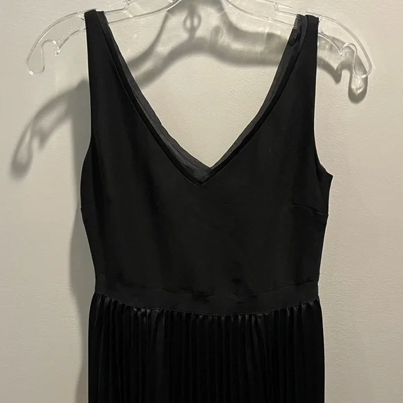 banana republic black pleated dress Shop Banana Republic Clothing and Dresses at SilkRoll. Trade with us!
